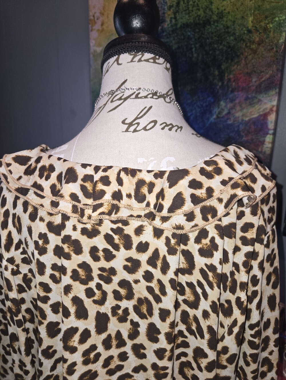 Torrid Sexy Tie Front Blouse. Leopard Print. Long Sleeve. Size 0. Worn Twice! - Picture 10 of 12